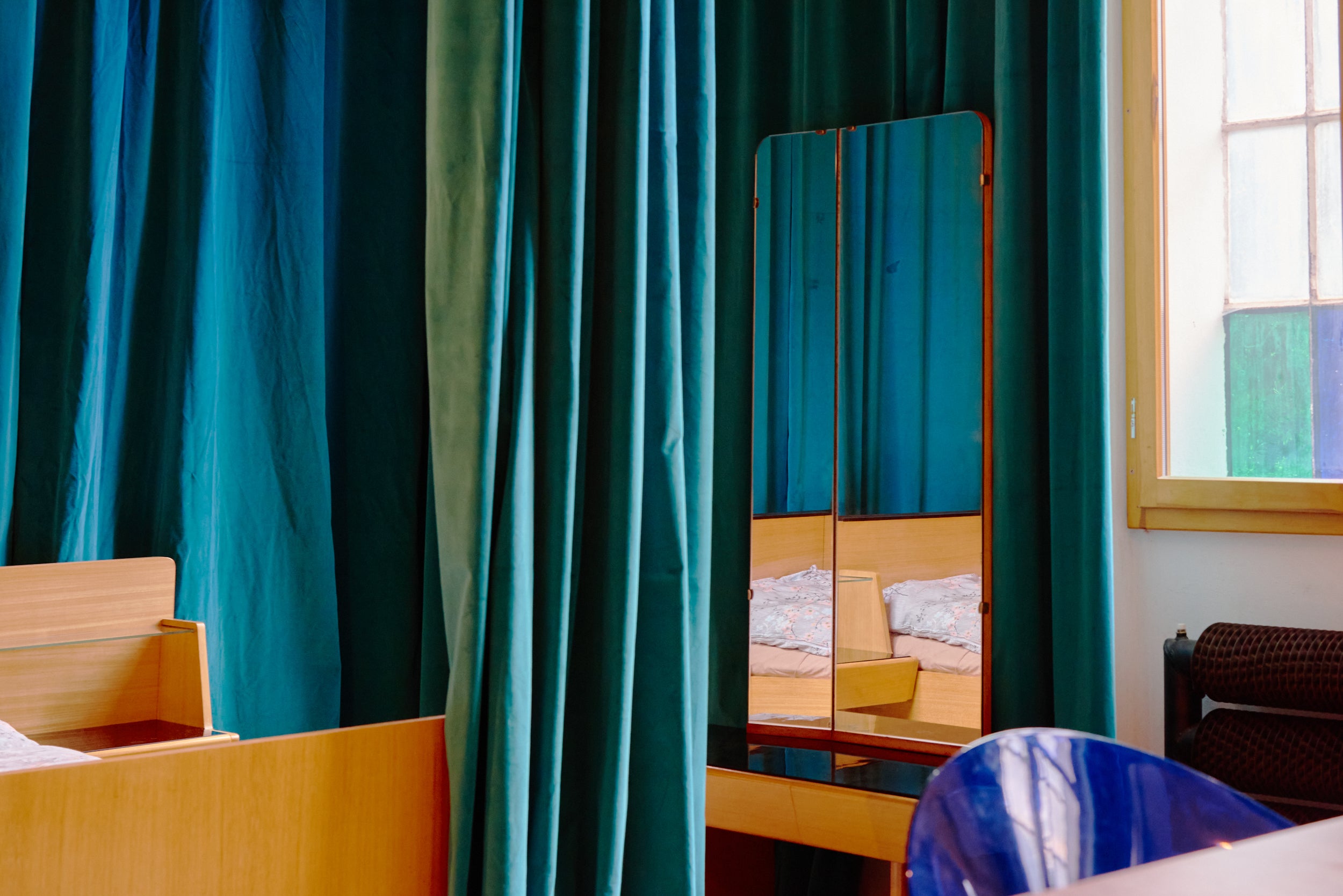 
                Because we want Perla to be a place where people create, think, concentrate, write, paint, and draw even more, we came up with the password DLOUHETICHO. When you enter it when booking a studio, you will be surprised. Long creative stays are much more affordable with us, and this password will almost double that advantage.
              