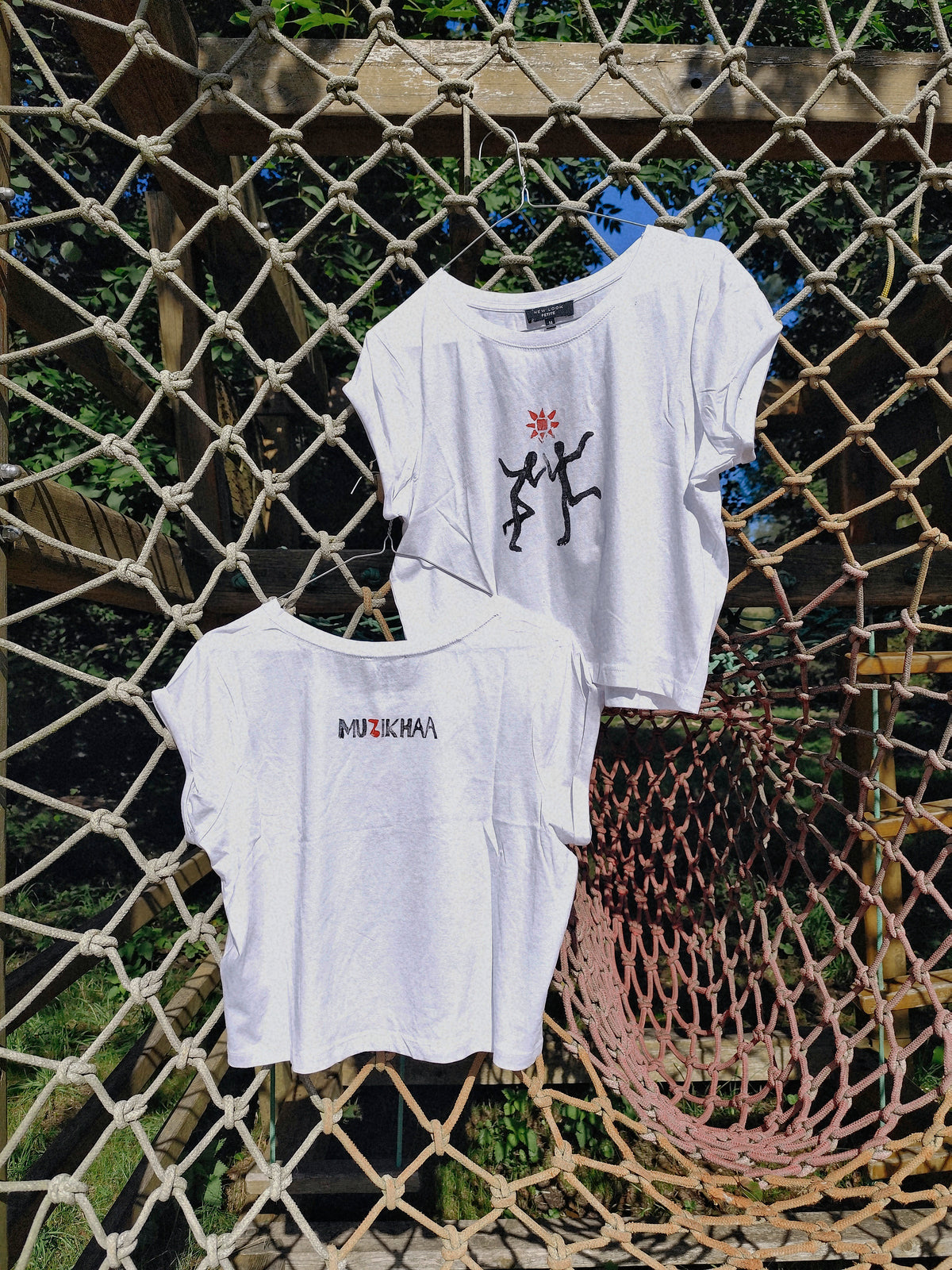 MusiKhaa krop:top
